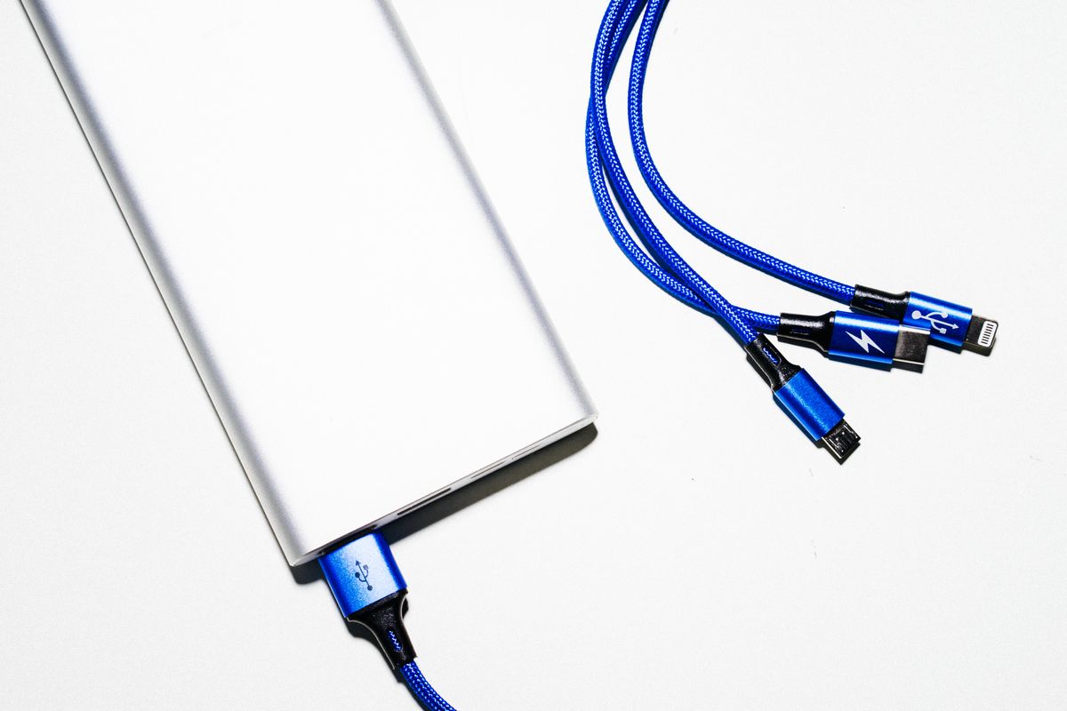 Power bank con cables USB Apple originales